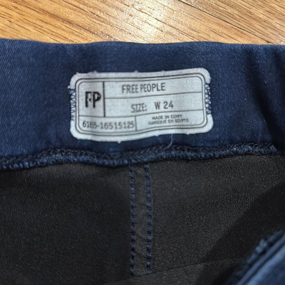 Free People pull on denim Jean legging size 24 - Picture 3 of 4